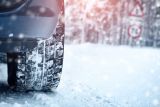 Jen zimní pneumatiky nestačí. 6 tipů, jak své auto udržovat v zimě