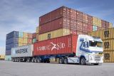 V Göteborgu jezdí 32 m dlouhý elektrický kamion