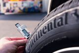 Continental změří českým řidičům hloubku dezénu. Podle předchozích průzkumů ji 2/3 z nich neznají