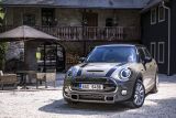 Nové MINI 5dveřové a MINI Cabrio v České republice