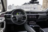 Oáza klidu: Prototyp Audi e-tron sám na „velké scéně“