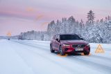 Automobily značky Volvo se budou napříč Evropou vzájemně upozorňovat na kluzký povrch nebo jiná nebezpečí