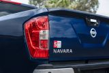 Společnost Nissan zahajuje prodej odolnějšího, inteligentnějšího a úspornějšího modelu Navara