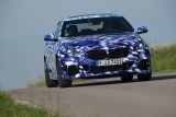 První BMW řady 2 Gran Coupé má pro závěrečné testy speciálně navrženou kamufláž