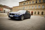 Pestřejší nabídka, delší dojezd na elektřinu, méně emisí CO2: BMW 530e