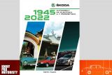 Kniha o historii reklamy automobilů značky Škoda