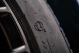 Nové logo pro udržitelné pneumatiky Pirelli