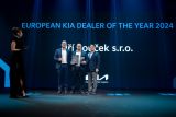 European Dealer Awards 2024 Martin Enthofer Director CX Solutions Kia Europe a Jiri Soucek Jednatel Jiri Soucek sro a Kyoungsun Yoo Prezident Kia Czech