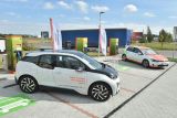 ČEZ pokračuje ve výstavbě veřejných rychlodobíjecích stanic pro elektromobily. Část sítě vzniká díky evropskému grantu.