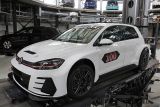 Milník: Stý vůz Golf GTI TCR předán v Autostadtu