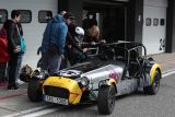 Caterhamy rozdávaly na autodromu radost dětem